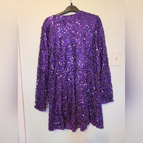 SOLD ⚡️H&M wrap dress - Picture 3 of 5